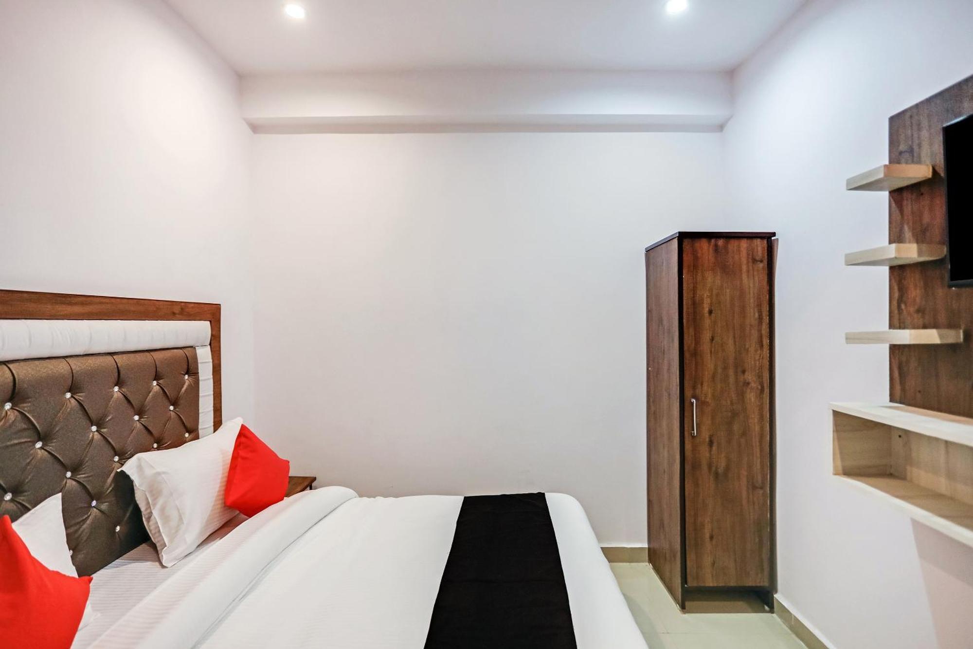 Hotel O Golden Stone Ghaziabad Buitenkant foto
