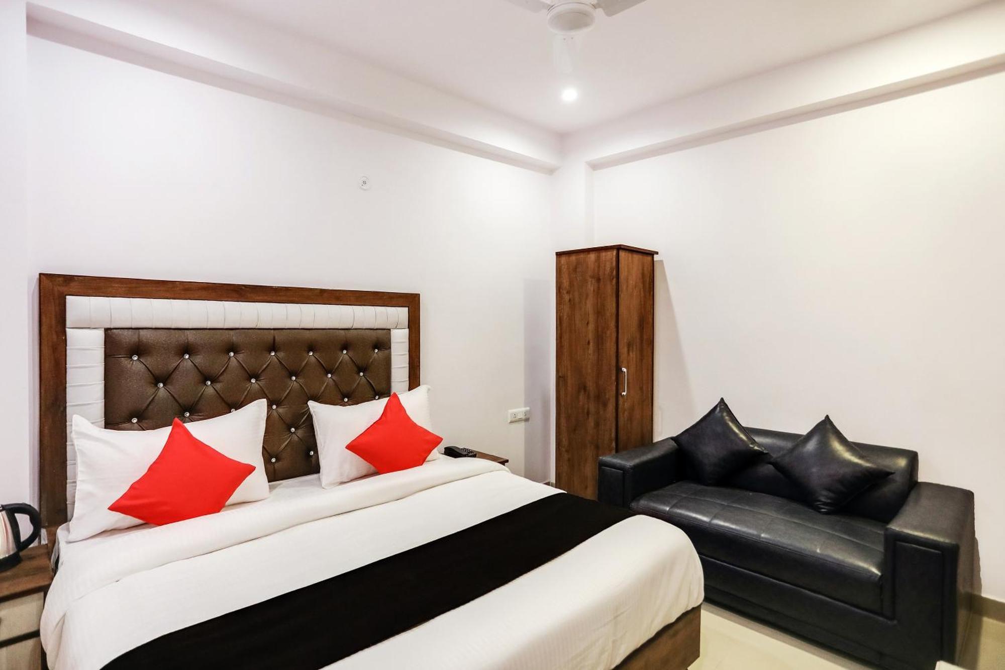 Hotel O Golden Stone Ghaziabad Buitenkant foto