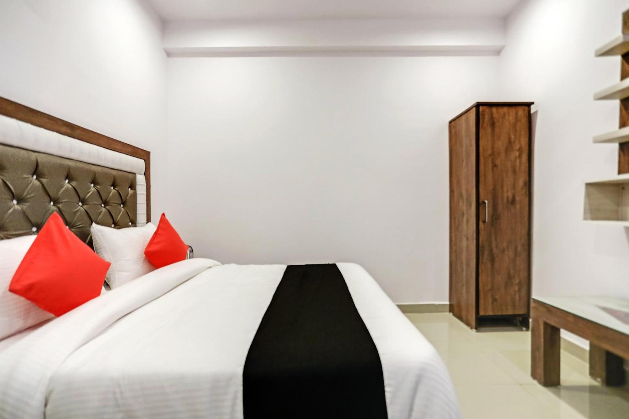 Hotel O Golden Stone Ghaziabad Buitenkant foto