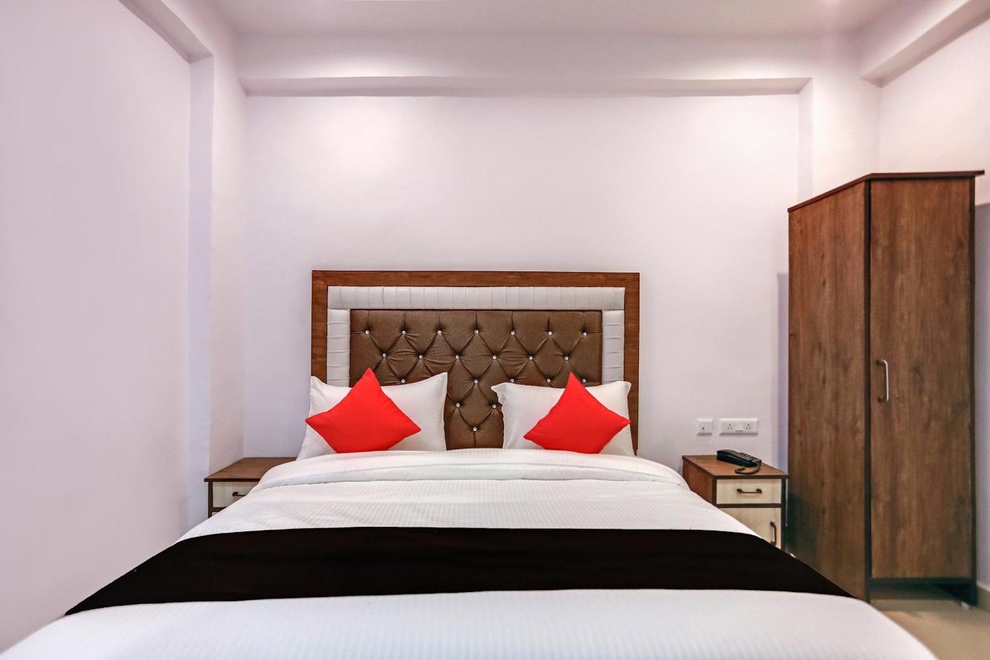 Hotel O Golden Stone Ghaziabad Buitenkant foto