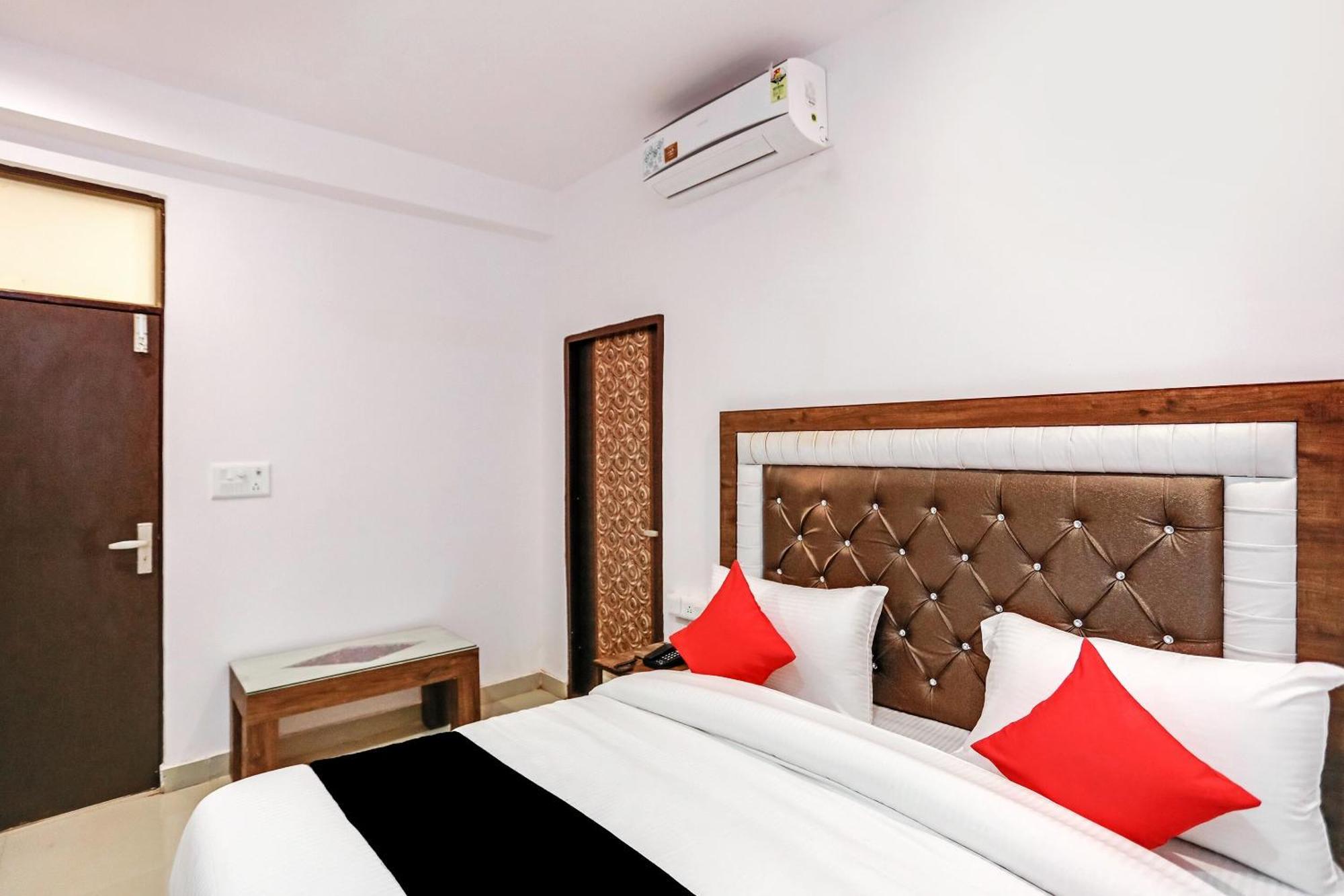 Hotel O Golden Stone Ghaziabad Buitenkant foto